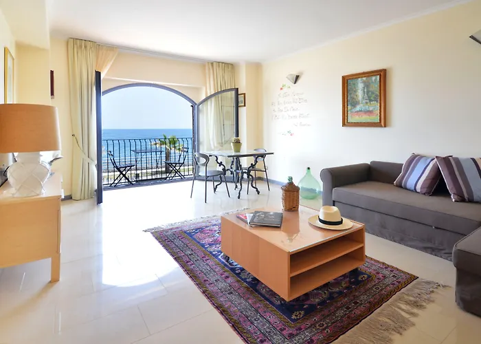 فندق مبيت وإفطار Mar Dei Poeti - Luxury 4*